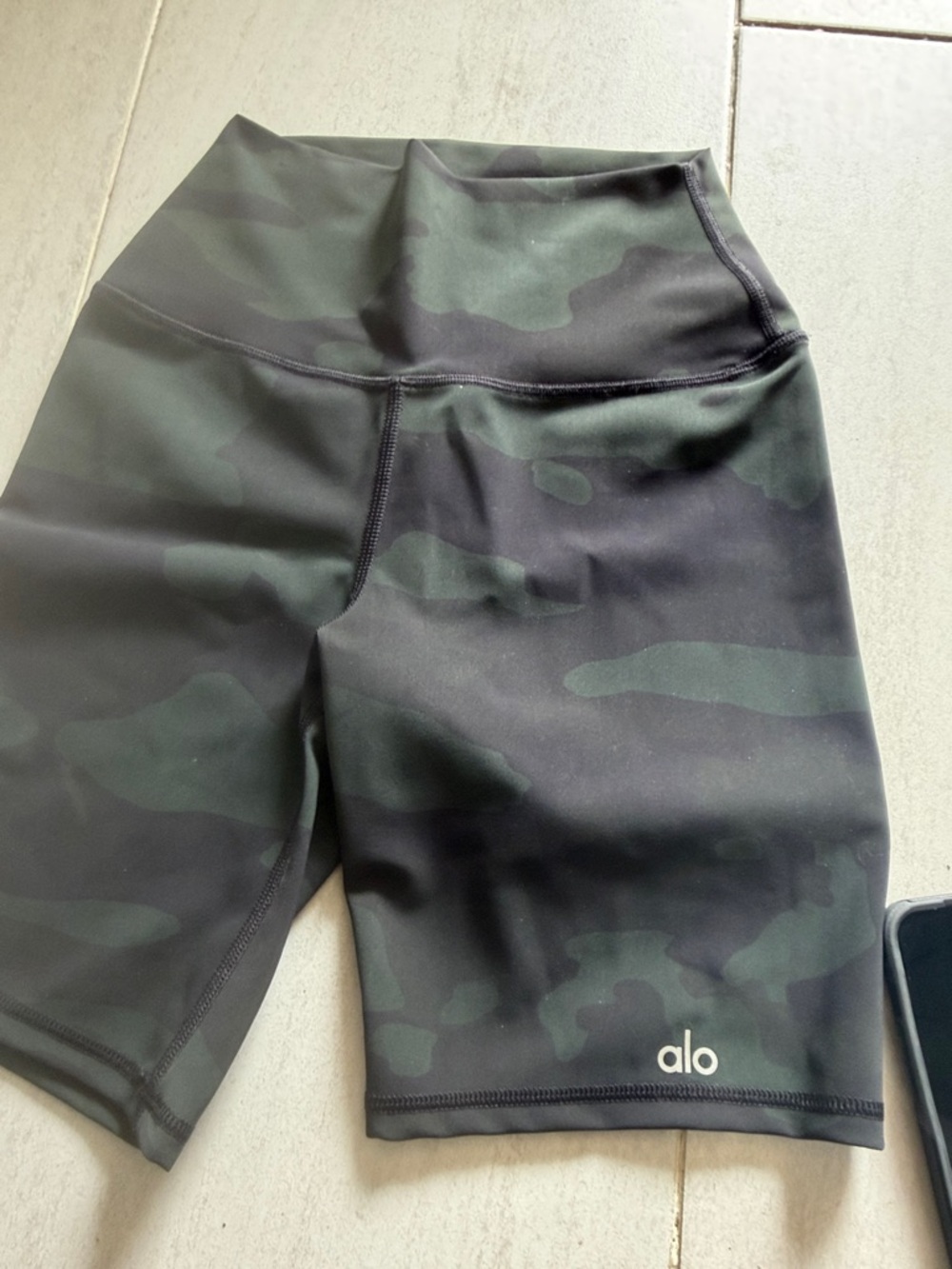 ALO Yoga High-Rise Camo Bike Shorts in Black and Dark Green